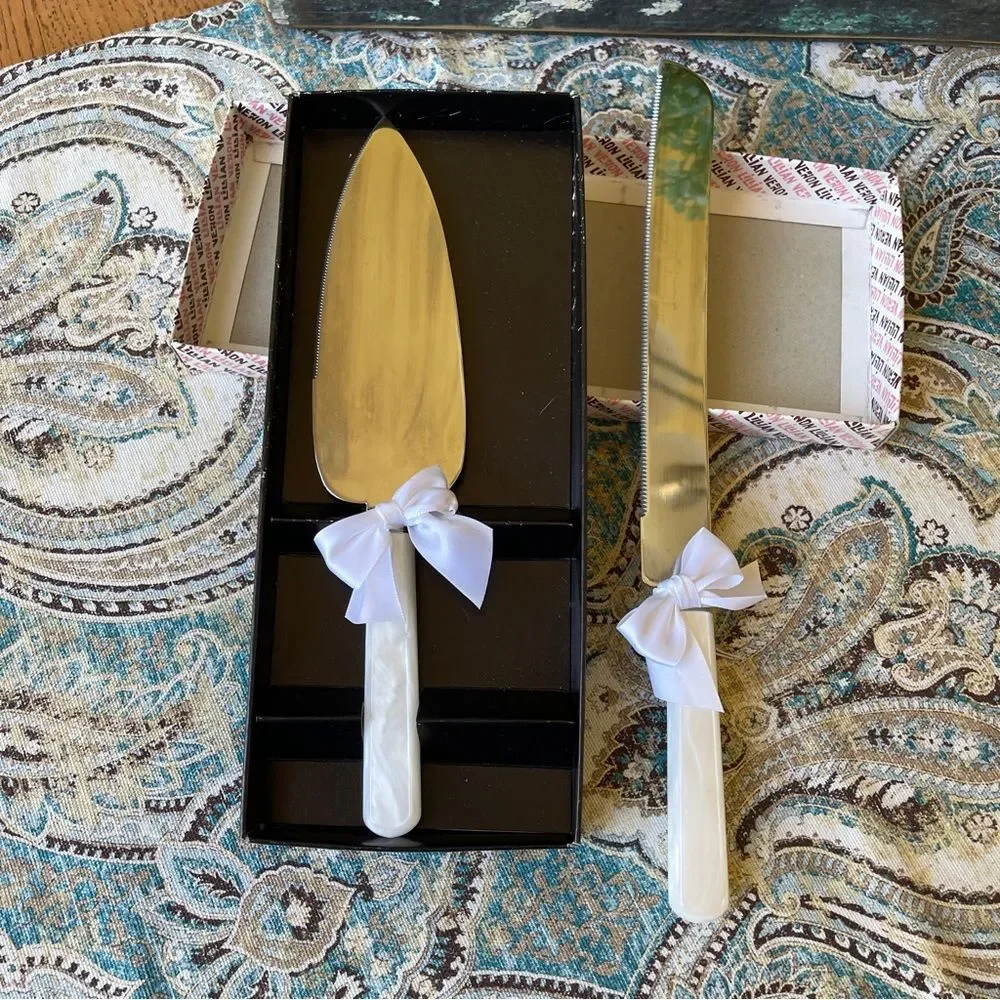 Lillian Vernon Swirl Frost Lucite Cake serving set Vintage with box knife